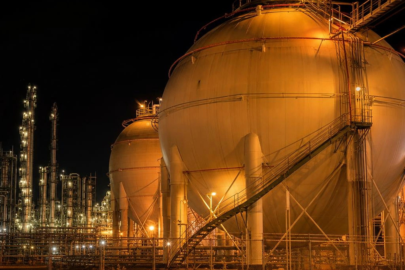Industrial storage tanks and distribution network
